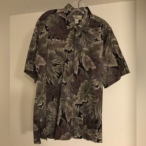 Island Connection Beach Hawaiian Button Down Short Sleeve Shirt